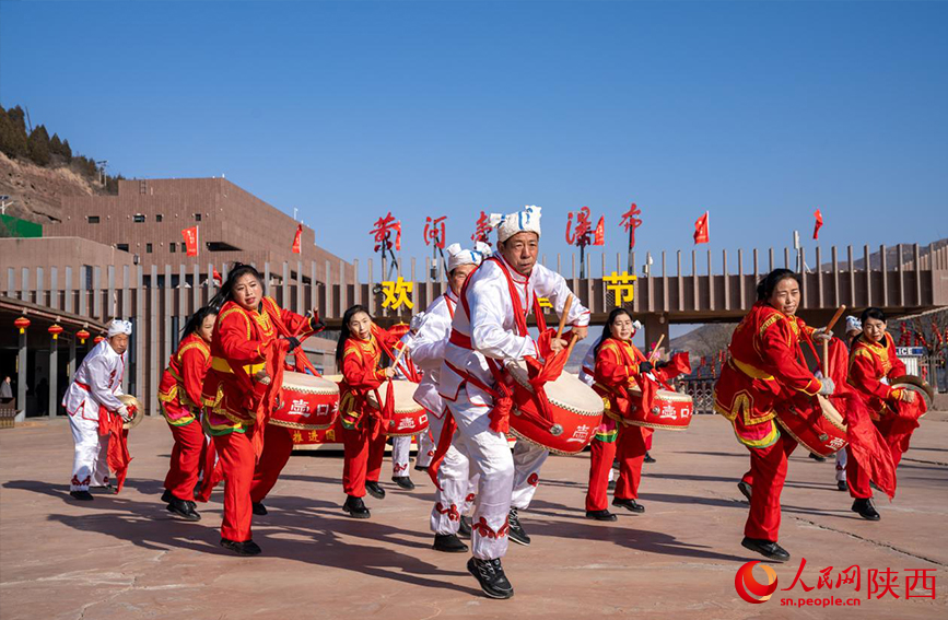 陝西黃河壺口瀑布景區新春展演活動。人民網記者 孫挺攝