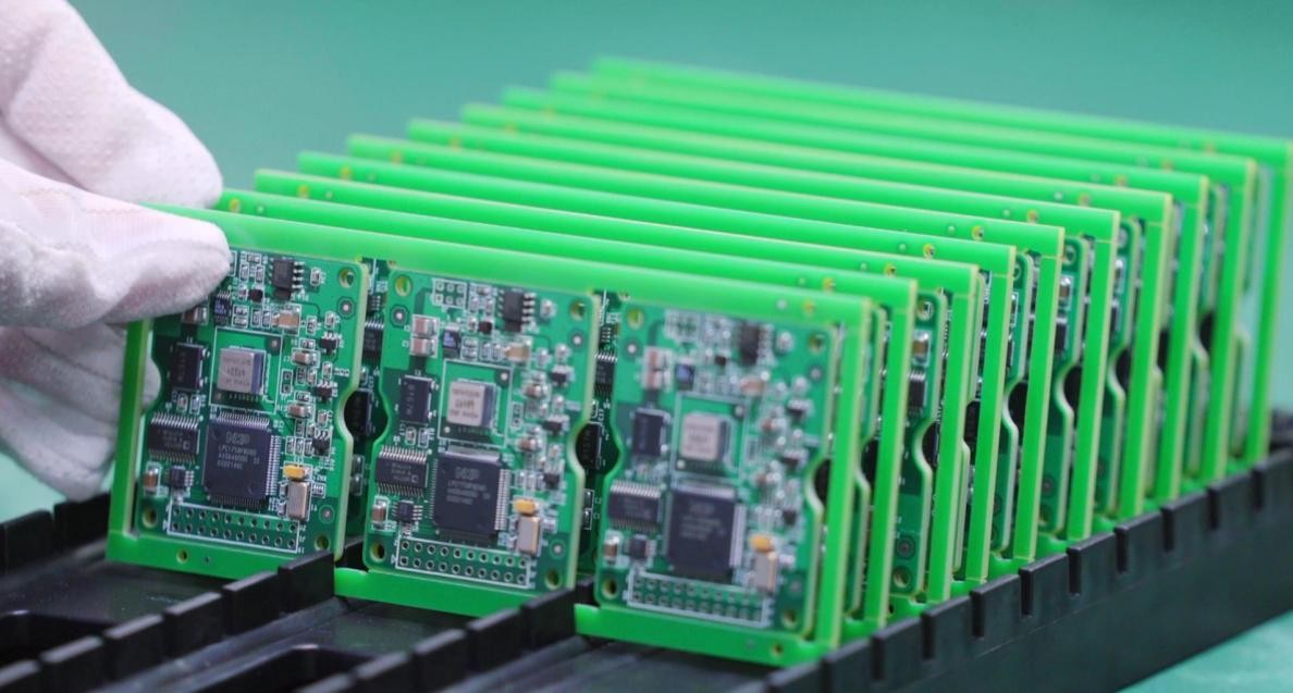 華力創通自主研發生產的北斗芯片模組。受訪者供圖