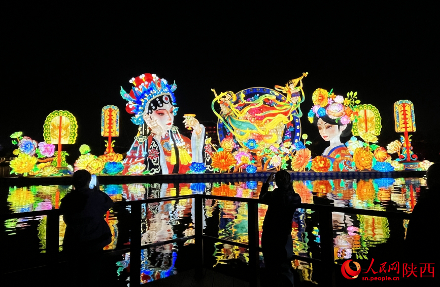 “絲路風華”主題燈組。人民網記者 魏鑫攝