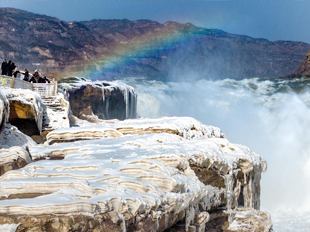 新春走基層丨冰瀑迎新春 民俗繪年韻