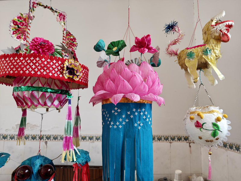 王蒲芳制作的花灯。余亚楠摄