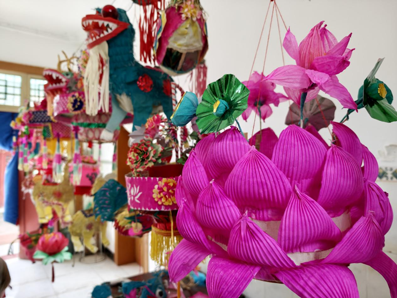 王蒲芳制作的花灯。余亚楠摄