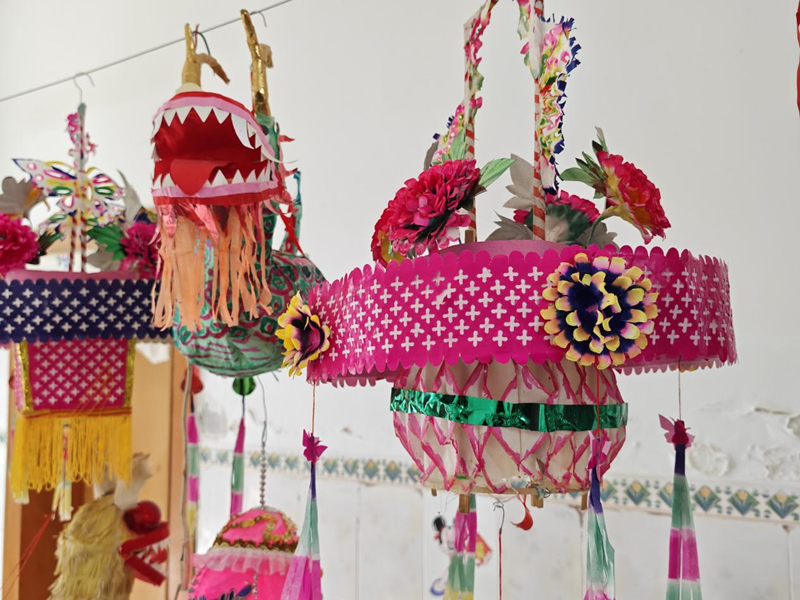 王蒲芳制作的花灯。余亚楠摄