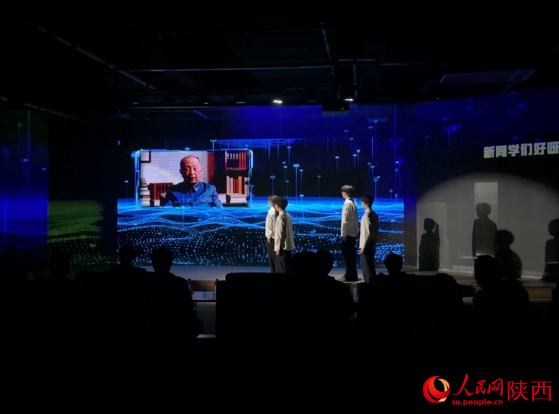 《白泽2·仙交灵境》演出现场，钱学森向西安交通大学学子寄语。人民网记者 白鸽摄