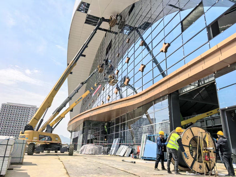 西康高铁安康西站建设现场。熊国栋摄