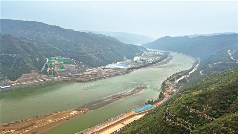黄河古贤水利枢纽工程建设现场（4月13日摄）。