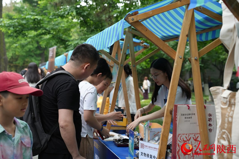 5月15日，文博文创市集热闹开市。人民网记者 贾凯璐摄