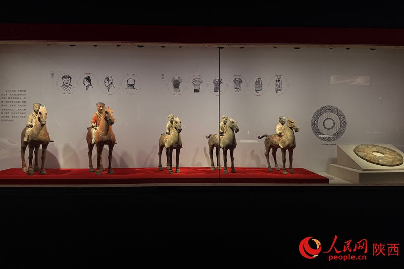 5月18日上午，《陕耀中华》大型主题展览在宝鸡青铜器博物院开展。人民网记者 李志强摄