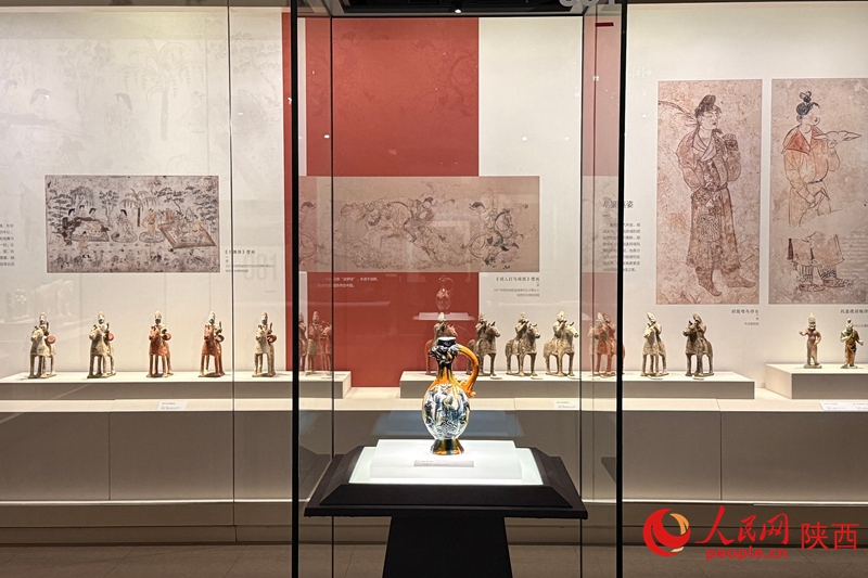 《陕耀中华》大型主题展览展陈现场。人民网记者 李志强摄