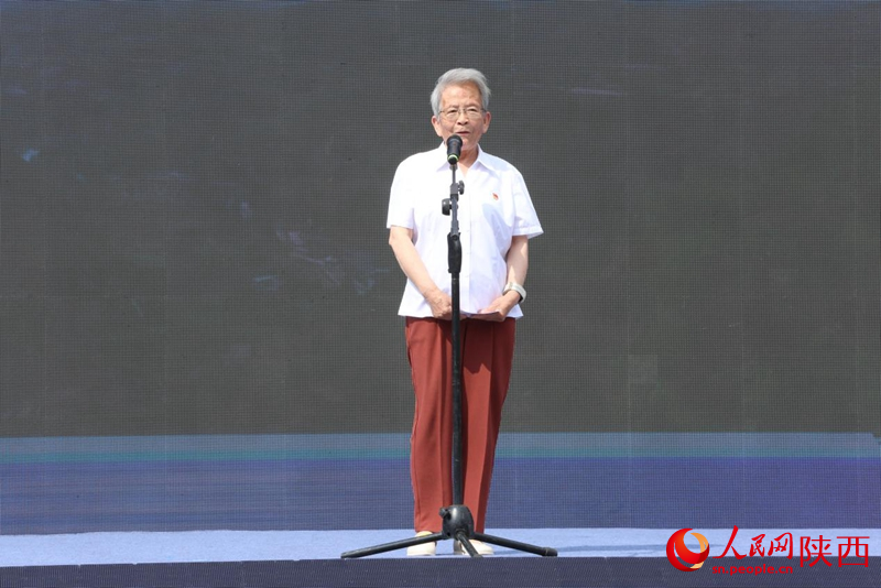 “人民医护工作者”国家荣誉称号获得者路生梅深情讲述黄土高原的巨变。人民网记者 孙挺摄