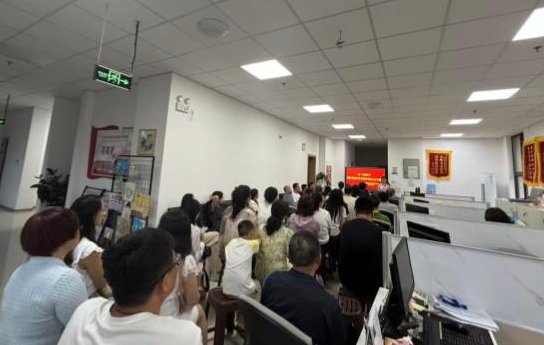 西安市未央区未央宫街道城市锦上社区党总支组织全体党员开展专题理论宣讲学习活动现场。中共西安市委理论讲师团供图