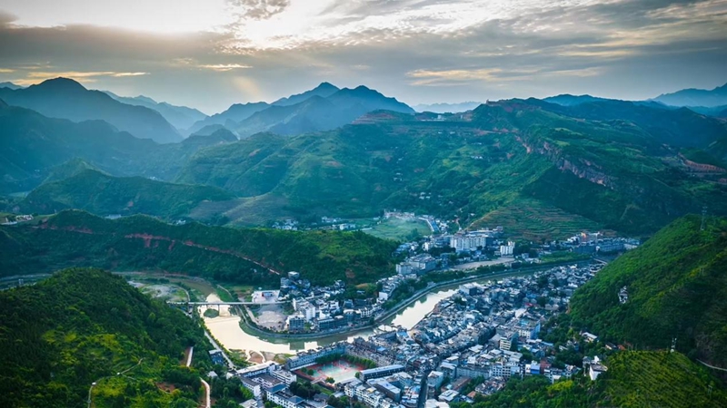 行进中国丨洞穿秦岭
