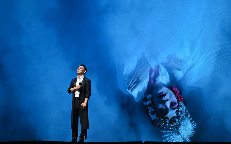 孙浩现场演唱《主角》片尾曲《梦醒了》。李正阳摄