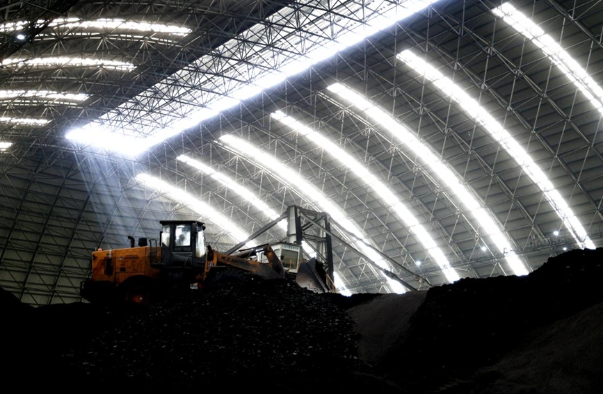 黄陵发电公司煤场煤炭供应稳定充足。王栋摄