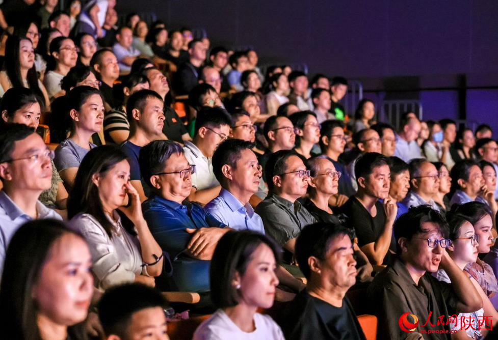 观众席。人民网记者 孙挺摄