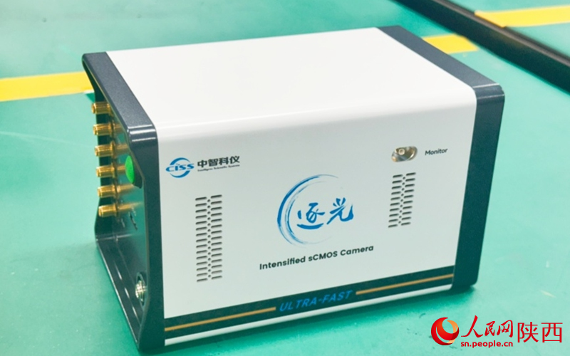 新一代“逐光”TRC411 Ultra超快像增强相机。人民网 高一晨摄