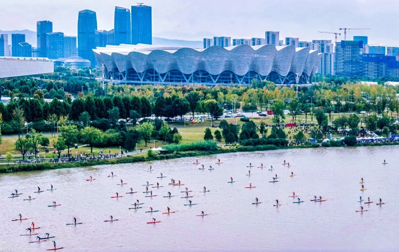 2026年中国桨板精英联赛（西安站）暨西安首届桨板马拉松现场。西安市体育局供图