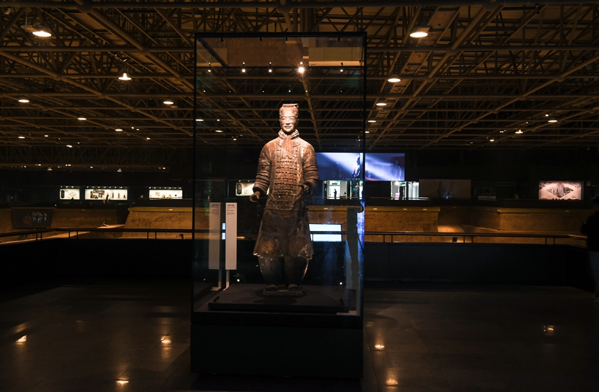 秦兵马俑二号坑展厅展出的文物。秦始皇帝陵博物院供图