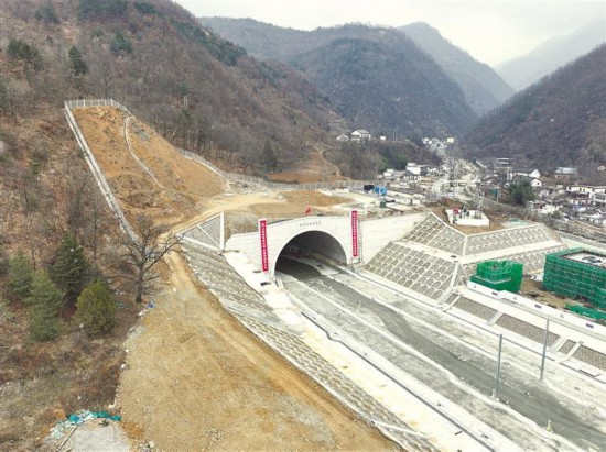 太兴山隧道南入口（3月1日摄）。