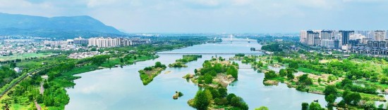 5月11日航拍的汉中天汉湿地公园（资料照片）。 本报记者 许奥博摄