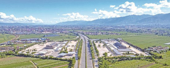 4月26日，陕西省首个零碳智能服务区——眉县服务区完成提质升级并投运。杨光摄